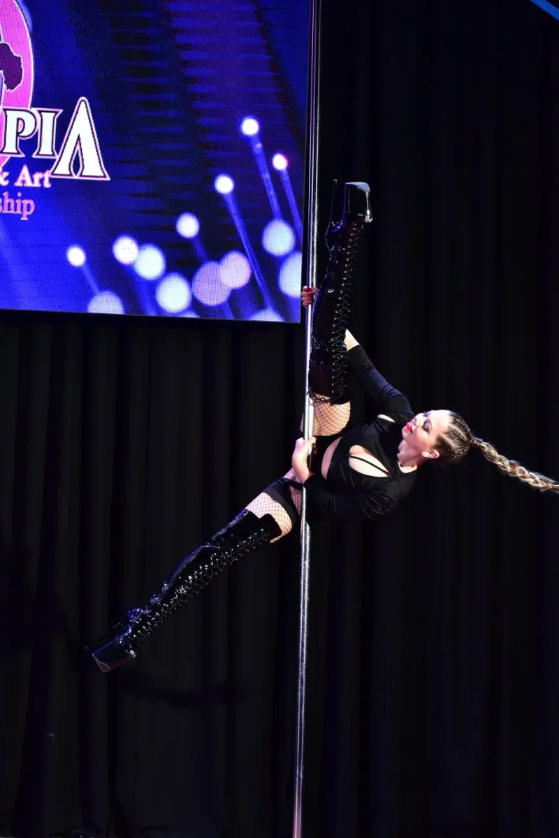 Виступ на сцені чемпіонату з pole dance
